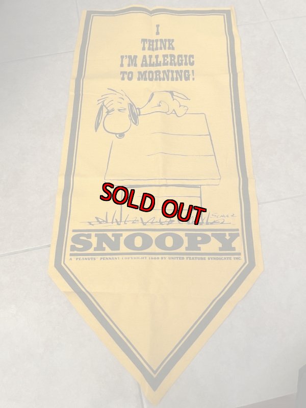 画像1: Peanuts Snoopy Yellow Felt Banner Allergic Morning / ピーナッツ　スヌーピー　黄色　フェルト　バナー　アレルギーモーニング (1)