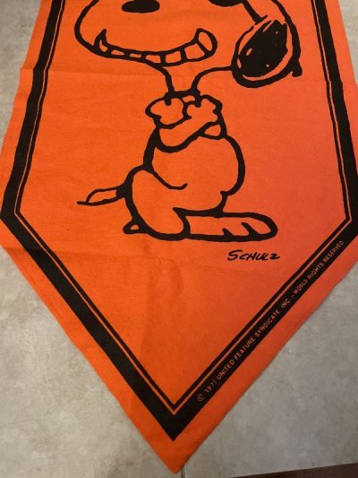 画像2: Peanuts Snoopy Orange Felt Banner Joe Cool / ピーナッツ　スヌーピー　オレンジ　フェルト　バナー　ジョー　クール