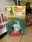 画像1: Peanuts Snoopy Christmas Wreath Vinyl Squeak Doll with bag / ピーナッツ　スヌーピー　袋入りクリスマスリース　ソフビドール (1)