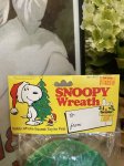 画像2: Peanuts Snoopy Christmas Wreath Vinyl Squeak Doll with bag / ピーナッツ　スヌーピー　袋入りクリスマスリース　ソフビドール (2)