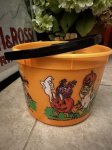 画像3: McDonald’s  Halloween Orange plastic Bucket with bat handle 2001 / マクドナルド  ハロウィン　オレンジバケツ　プラスチック製　 (3)