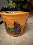 画像4: McDonald’s  Halloween Orange plastic Bucket with bat handle 2001 / マクドナルド  ハロウィン　オレンジバケツ　プラスチック製　 (4)