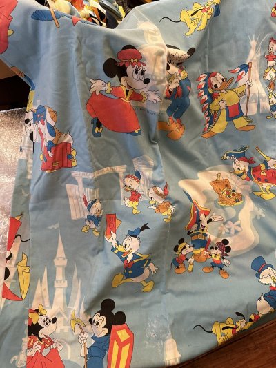 画像1: Disney Mickey Mouse Flat sheet  / ディズニーのミッキーマウス　ディズニーランド柄　フラットシーツ