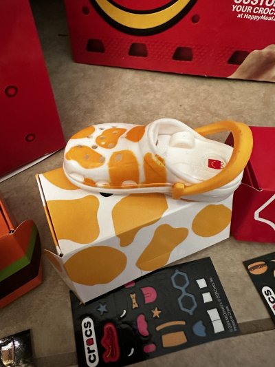 画像1: McDonald’s Crocs keychain happy set , set of 10 with box(Sealed) / マクドナルド クロックス　キーホルダー　箱入り10個セット　日本未入荷