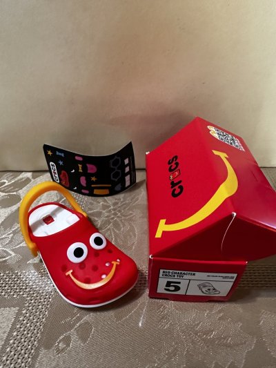 画像3: McDonald’s Crocs keychain #5 with box(Sealed) / マクドナルド クロックス　5番　箱入りキーホルダー　日本未入荷