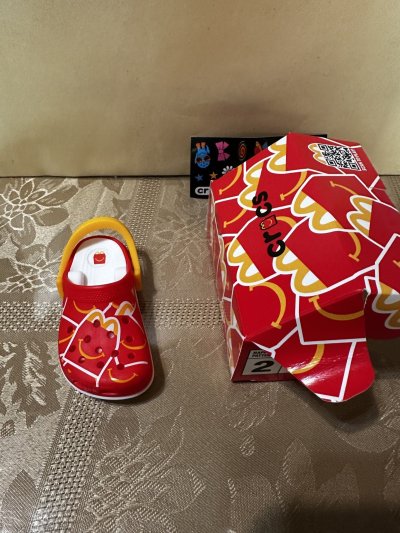 画像3: McDonald’s Crocs keychain #2 with box(Sealed) / マクドナルド クロックス　2番　箱入りキーホルダー　日本未入荷