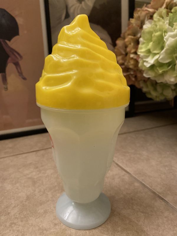 Denny's restaurant plastic ice cream sundae drink cup Yellow