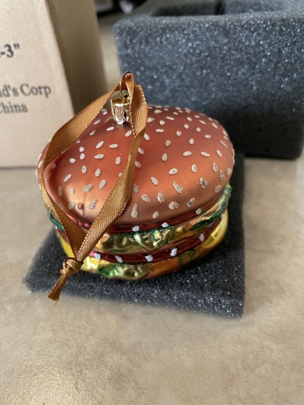 McDonald’s Big Mac hamburger glass Ornament with box 2018 / マクドナルド　 ビッグマックの箱入りオーナメント