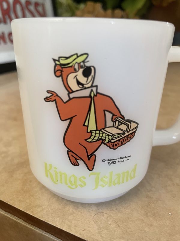 Yogi Bear Kings Island Glasbake milk glass Mug / ヨギベア キングス