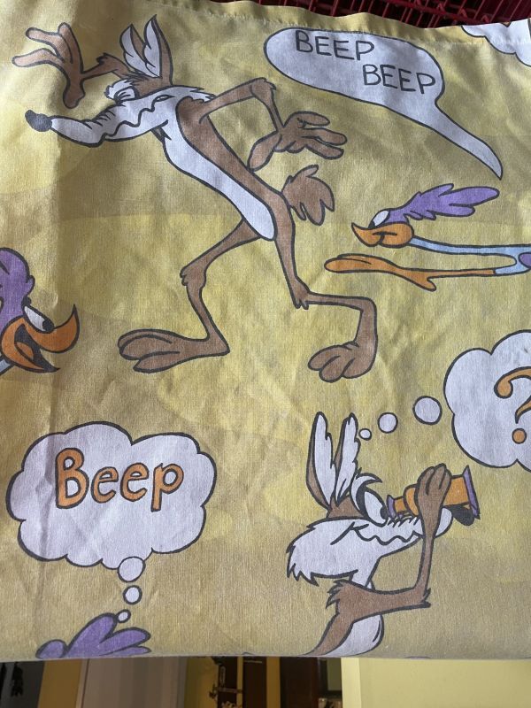 Looney Tunes Yellow Flat Fabric Sheet / ルーニーチューンズのイエロー、フラットシーツ