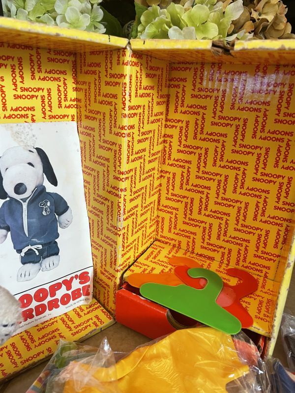 Snoopy Wardrobe box Clothes u0026 Trunk box set / スヌーピー の洋服セット u0026 ワードローブ ボックス  トランクセット